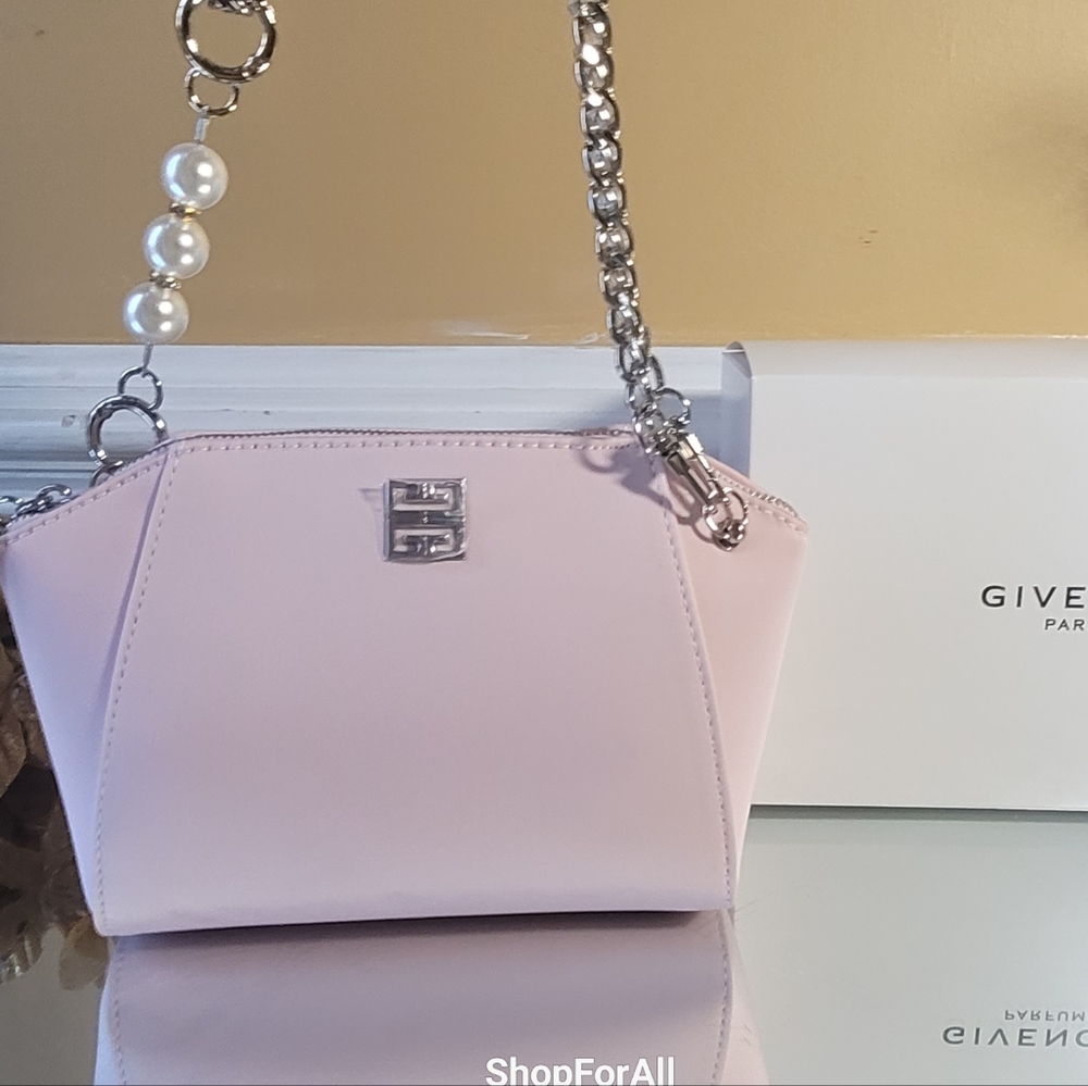 Givenchy - Picture 3 of 16